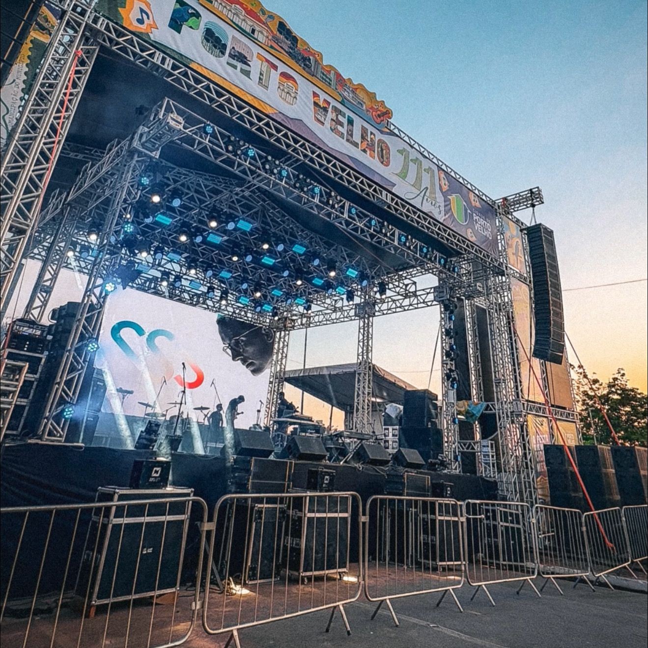 Locação de Palcos Modernos